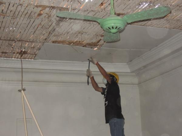 1021120第六法庭(R146)天井板拆除